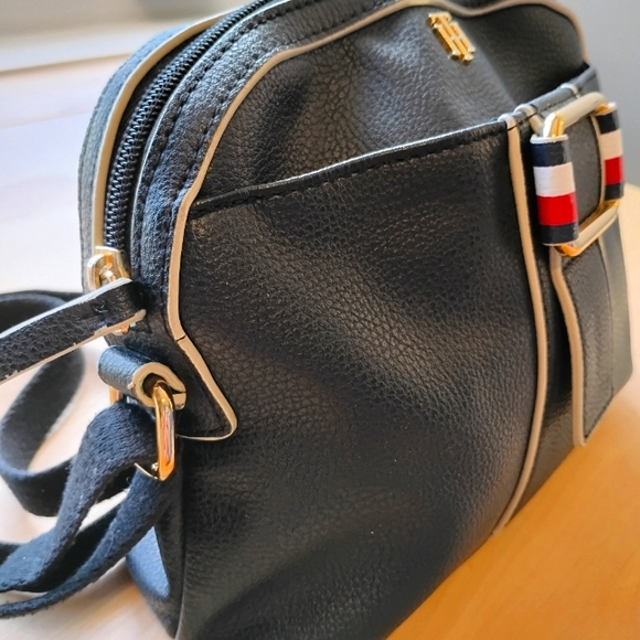 Tommy Hilfiger Navy Crossbody Bag - Picture 3 of 8
